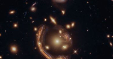 Un anneau d'Einstein de la galaxie en fusion