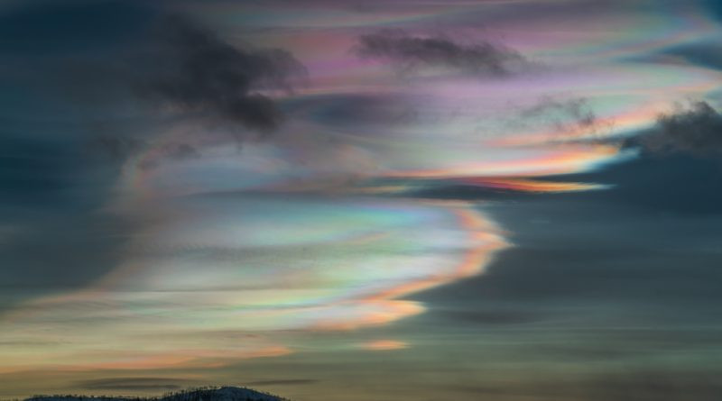 Nuages nacrés au-dessus de la Laponie