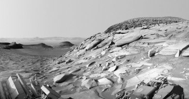 Collines de roches plates sur Mars
